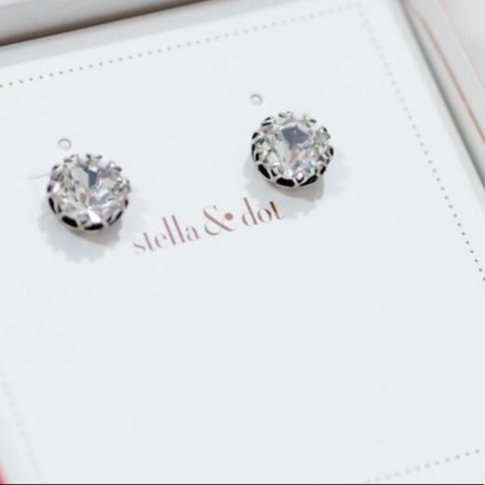 :: S&D Sparkling Crystal Nancy Studs - Picture 4 of 10